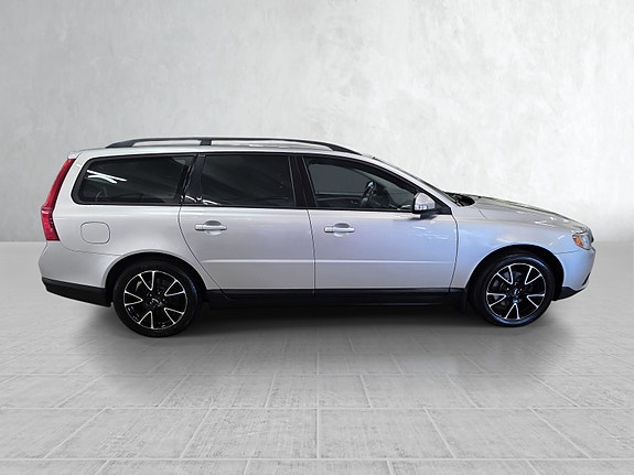 Volvo V70 2 of 30