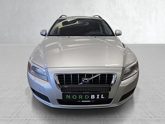 Volvo V70 10 of 30