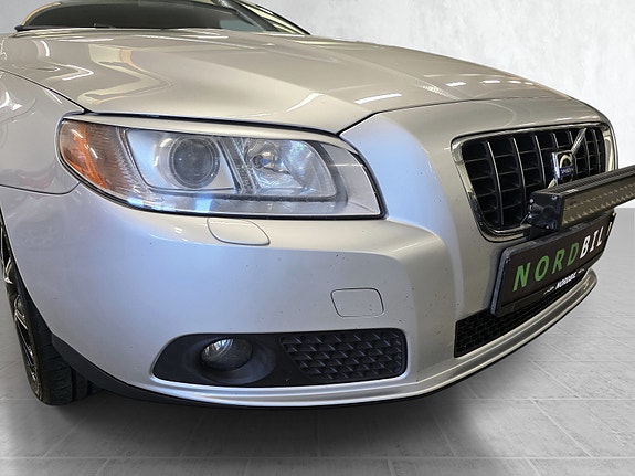 Volvo V70 12 of 30