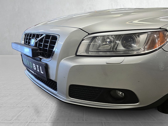 Volvo V70 11 of 30