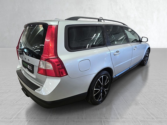 Volvo V70 3 of 30