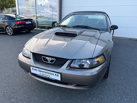 Ford Mustang 4 of 30