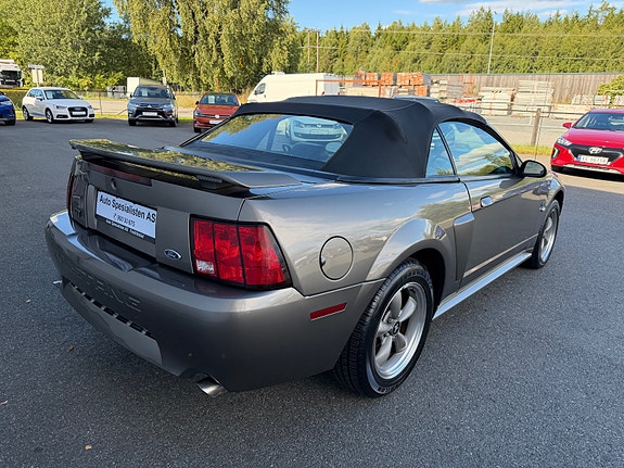 Ford Mustang 12 of 30