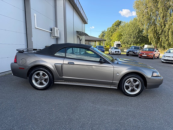 Ford Mustang 9 of 30