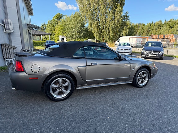 Ford Mustang 10 of 30