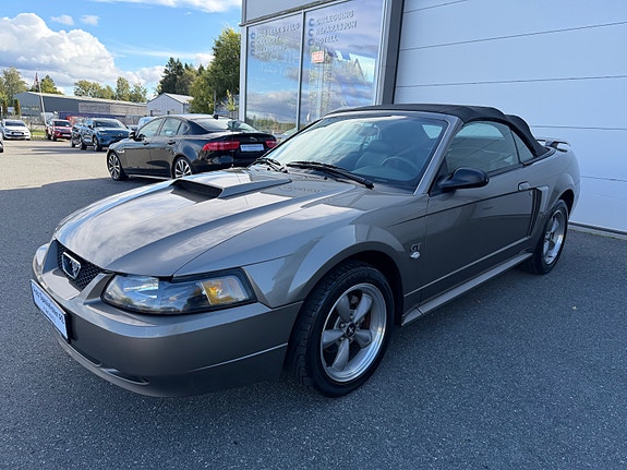 Ford Mustang 2 of 30