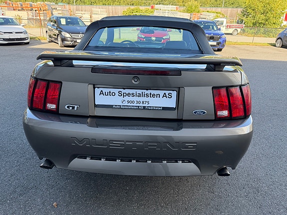 Ford Mustang 14 of 30