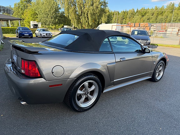 Ford Mustang 11 of 30