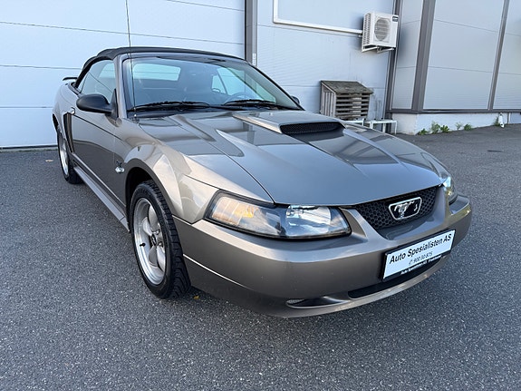 Ford Mustang 6 of 30
