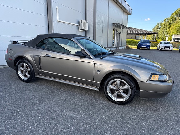 Ford Mustang 8 of 30