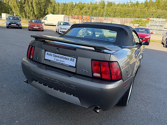 Ford Mustang 13 of 30