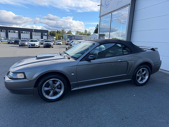 Ford Mustang 18 of 30