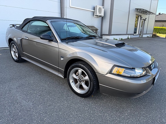 Ford Mustang 7 of 30