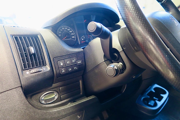 Peugeot Boxer 18 of 18