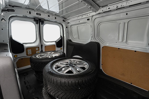 Ford Transit Connect 24 of 26