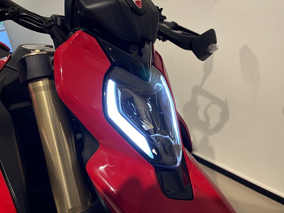 Ducati Hypermotard V2 3 of 15