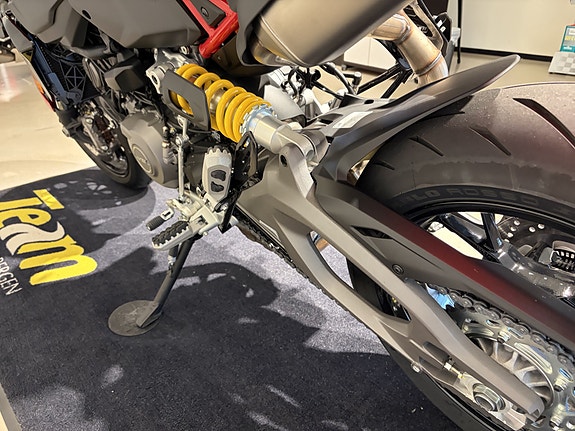 Ducati Hypermotard V2 12 of 15