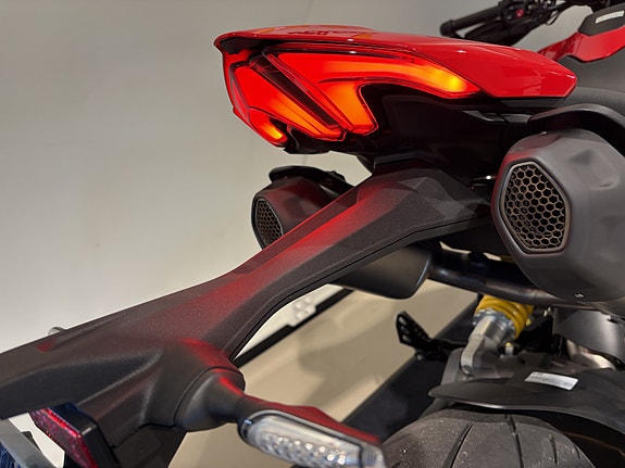Ducati Hypermotard V2 13 of 15