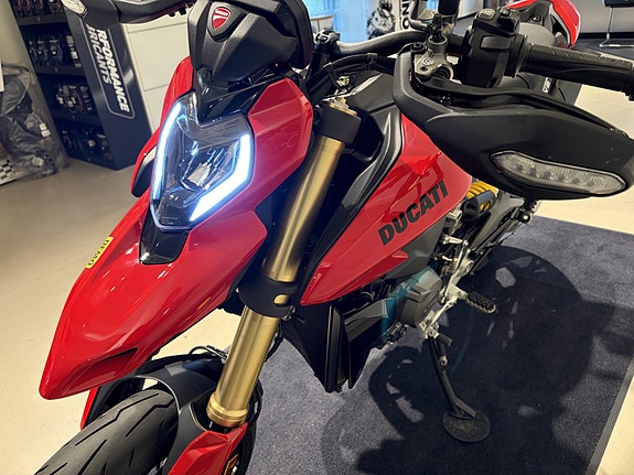 Ducati Hypermotard V2 6 of 15