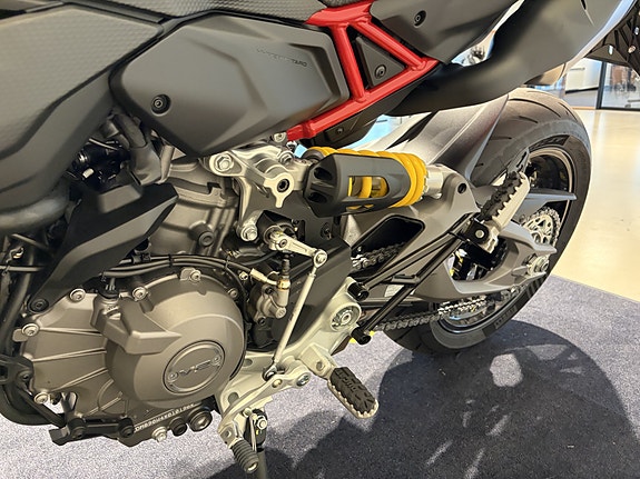 Ducati Hypermotard V2 8 of 15