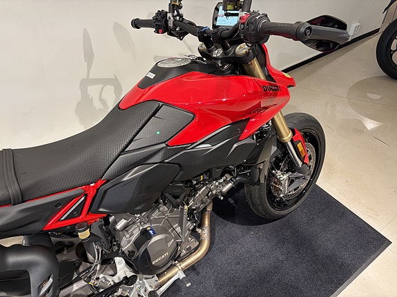 Ducati Hypermotard V2 5 of 15