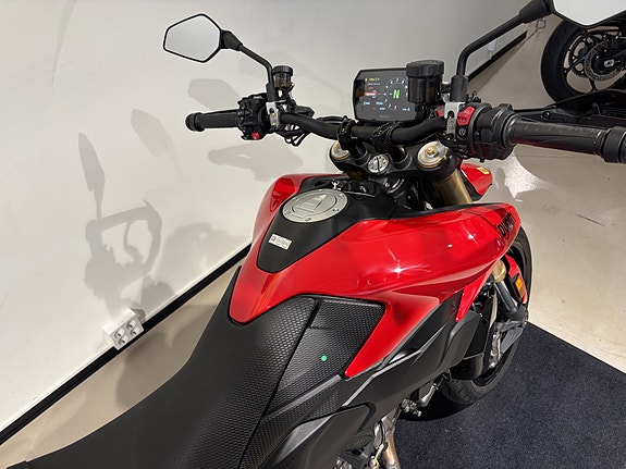 Ducati Hypermotard V2 15 of 15