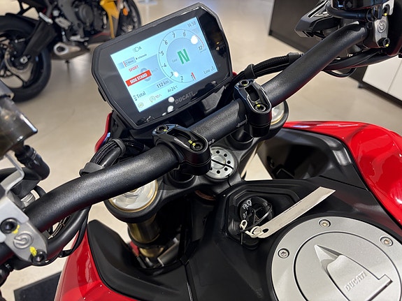 Ducati Hypermotard V2 10 of 15