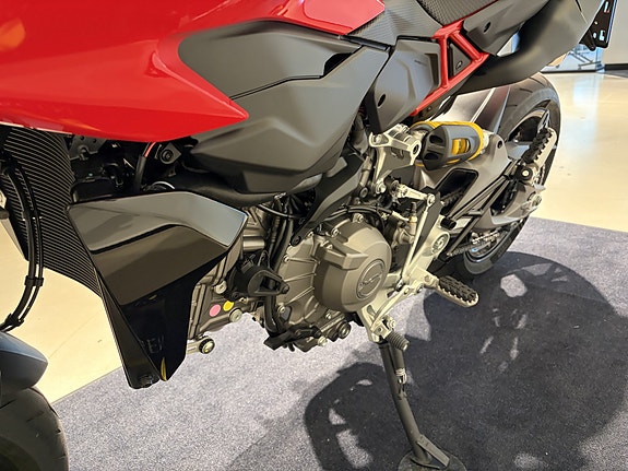 Ducati Hypermotard V2 7 of 15