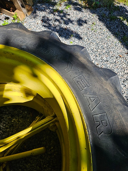 John Deere Tvillinghjul 12.4-32 4 of 4