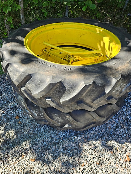 John Deere Tvillinghjul 12.4-32 2 of 4