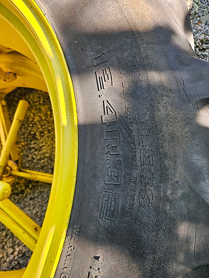 John Deere Tvillinghjul 12.4-32 3 of 4