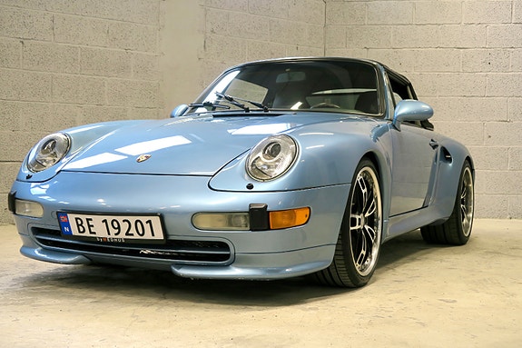 Porsche 911 16 of 30