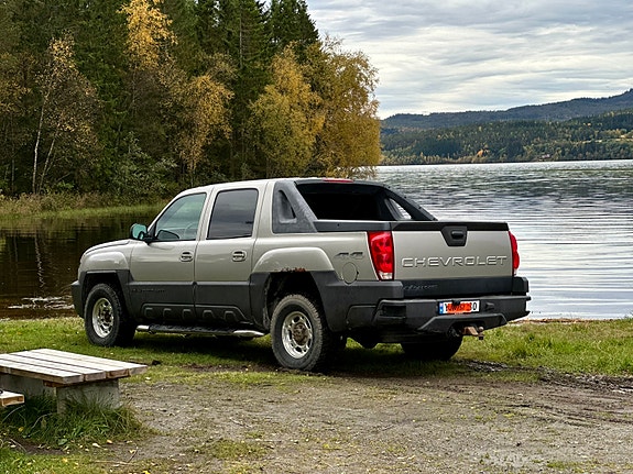 Chevrolet Avalanche 2 of 30