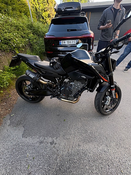 KTM 890 Duke 3 of 6