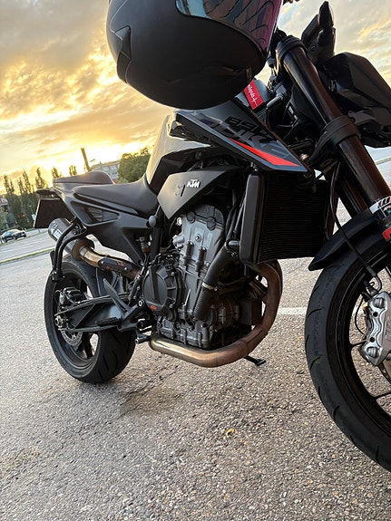 KTM 890 Duke 2 of 6
