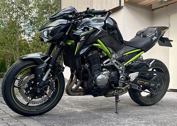 Kawasaki Z 900 3 of 17