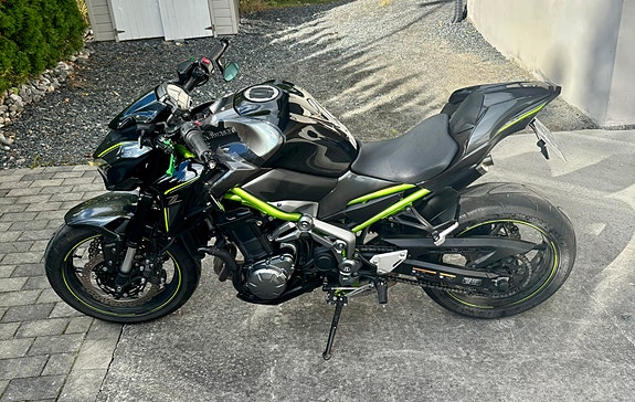 Kawasaki Z 900 4 of 17