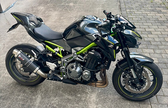 Kawasaki Z 900 2 of 17
