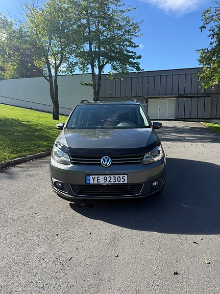 Volkswagen Touran 3 of 11