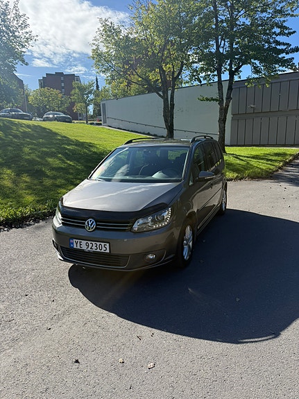 Volkswagen Touran 2 of 11