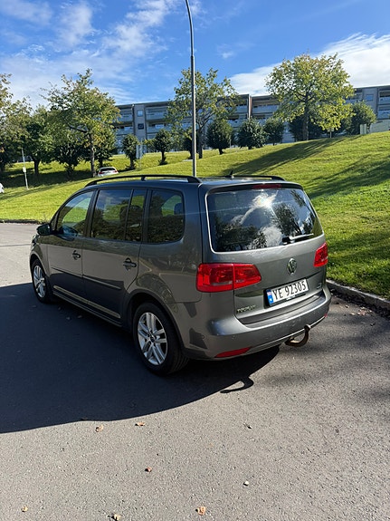 Volkswagen Touran 4 of 11