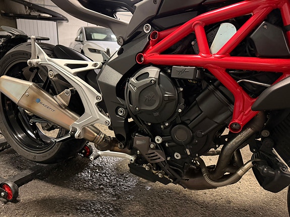 MV Agusta Brutale 800 19 of 24
