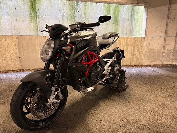 MV Agusta Brutale 800 2 of 24