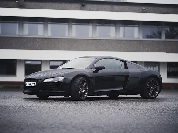 Audi R8 4 of 30