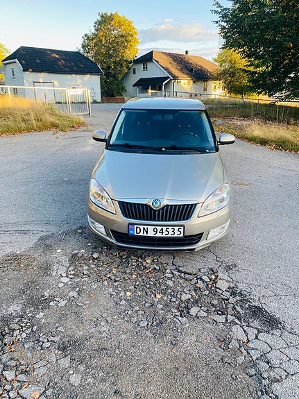 Skoda Fabia 2 of 13