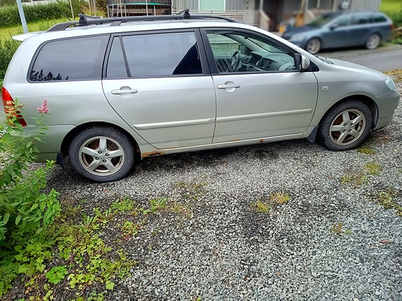 Toyota Corolla 5 of 16