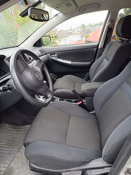 Toyota Corolla 8 of 16
