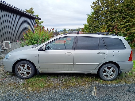 Toyota Corolla 2 of 16