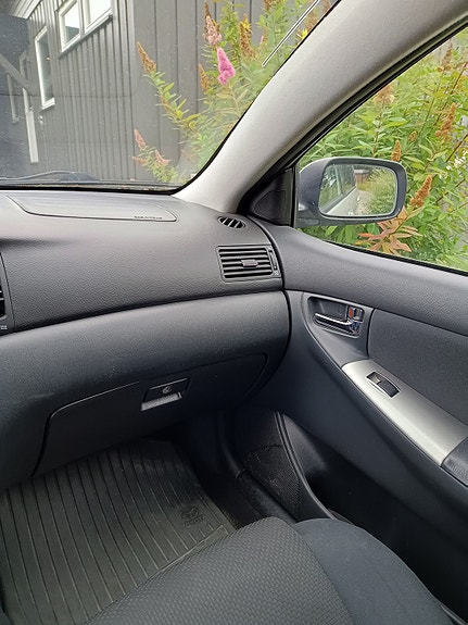 Toyota Corolla 10 of 16