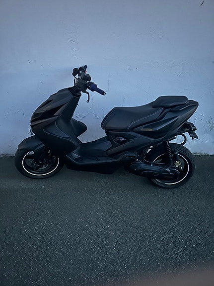 Yamaha 50 Aerox 2 of 4